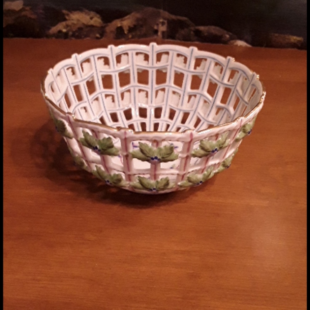 Vintage porcelain basket